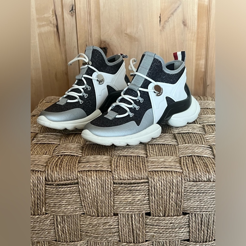 Moncler panelled high-top sneakers - Size 39.5